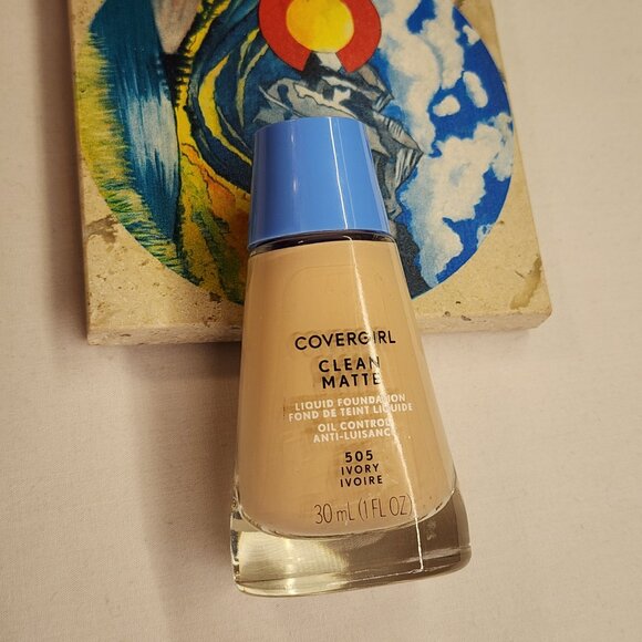 SEALED COVERGIRL Clean Matte Foundation - #505 Ivory - Picture 4 of 7